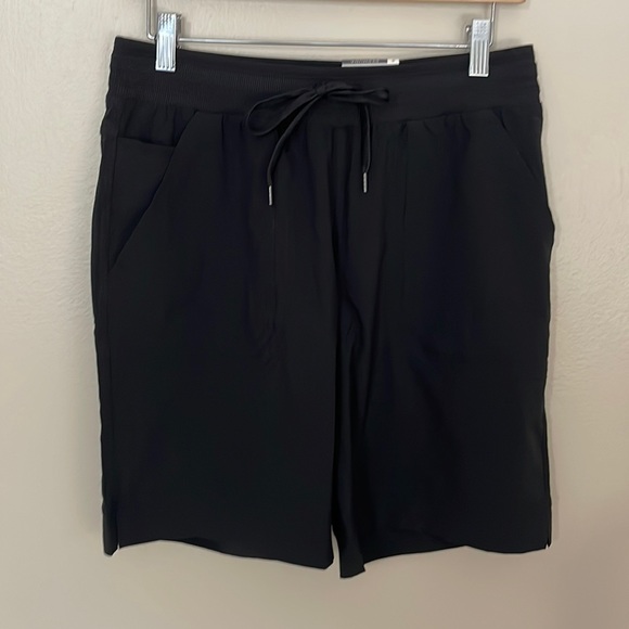 NWT - St. John's Bay Womens Bermuda Short. Black. Small - Picture 3 of 9
